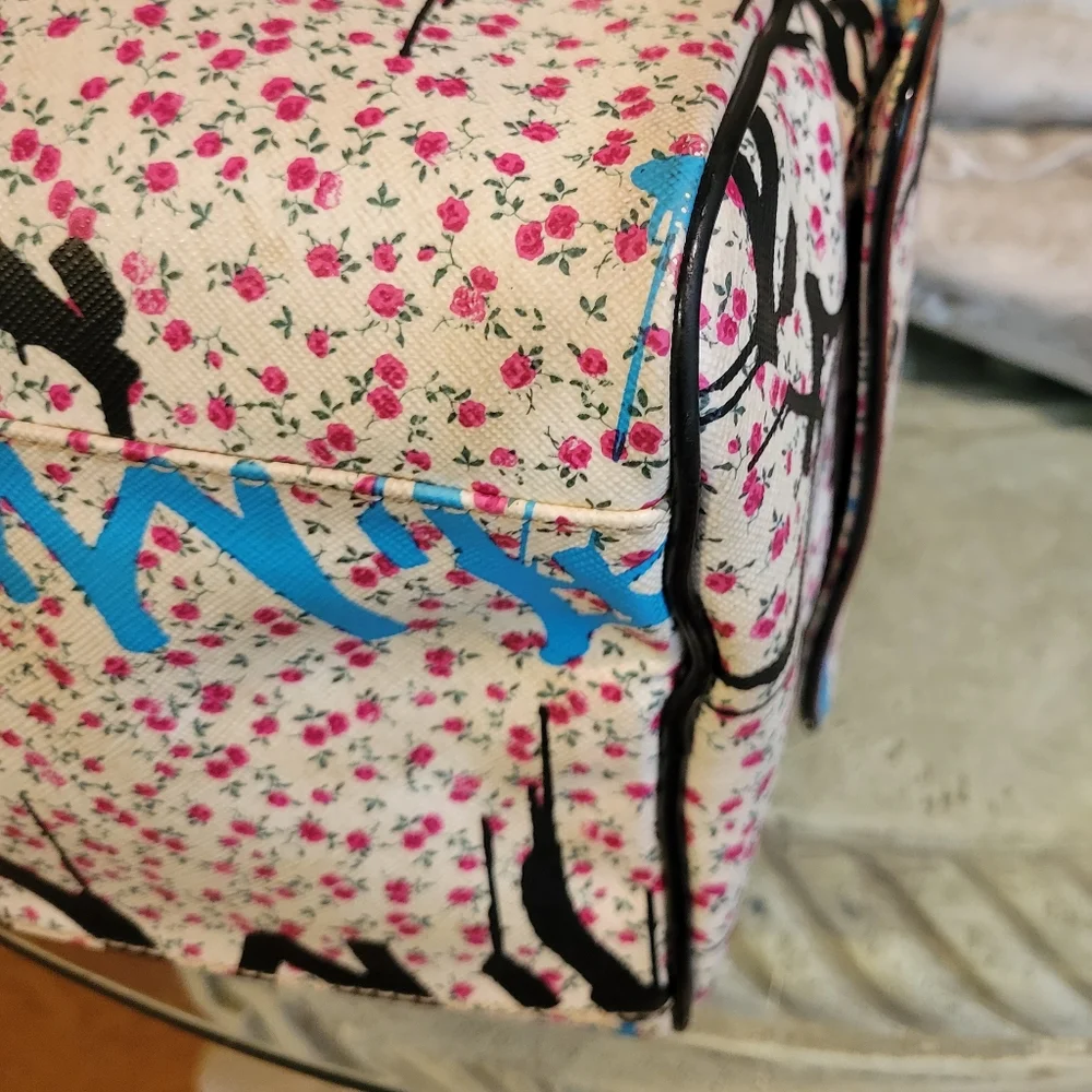 L.A.M.B. by Gwen Stefani Ditzy Graffiti Zipper Flower Bag #402 - Picture 12 of 17